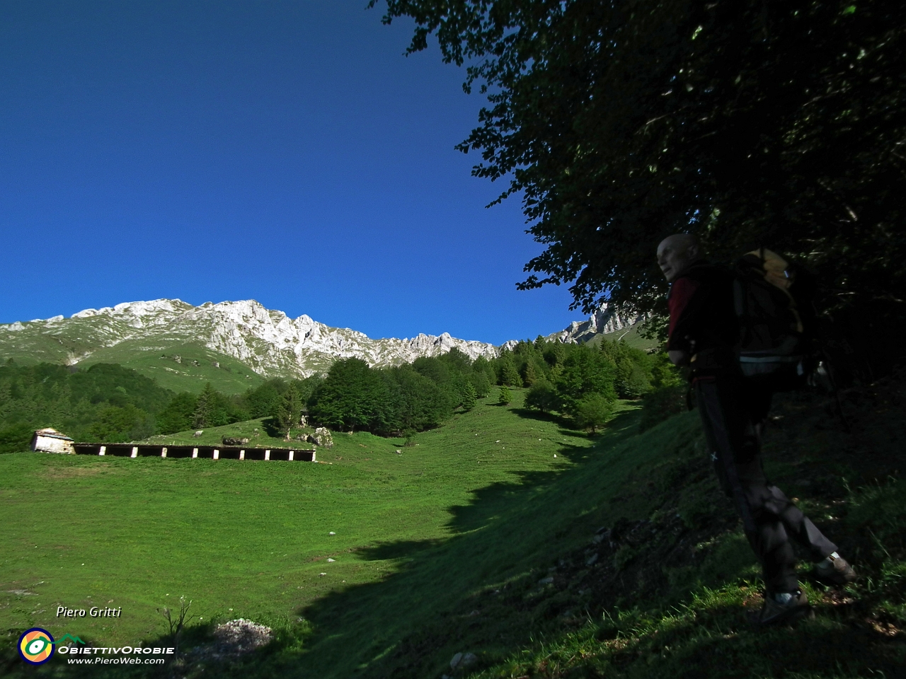 10 cascina con pensana nel vallone sulle pendici del Menna....JPG